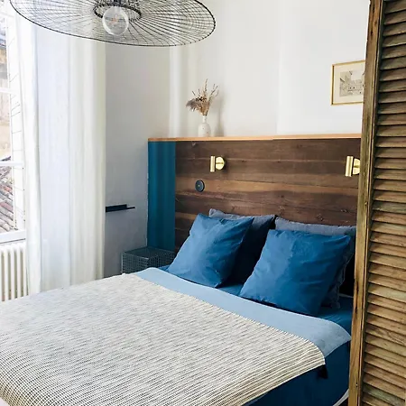 Apartment La Boheme Place Aux Herbes